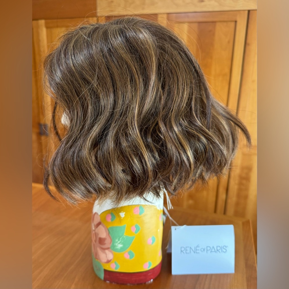 René of Paris wig Chic Wavez in marble brown